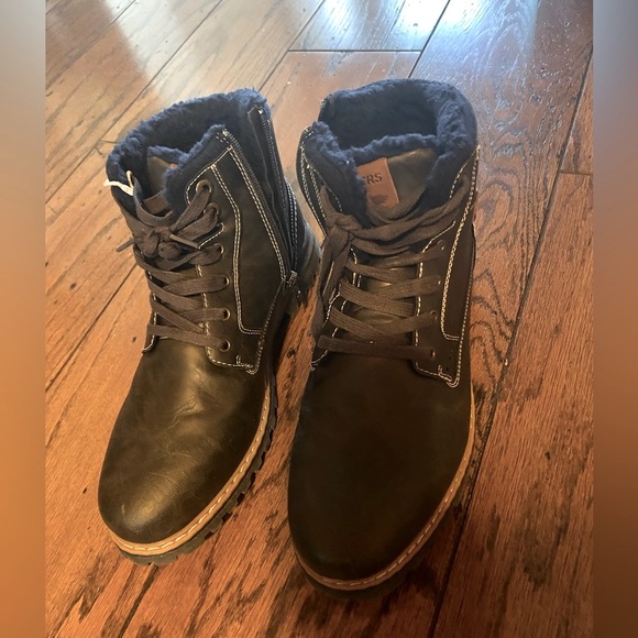 Docker's Men's Boots - Picture 2 of 6